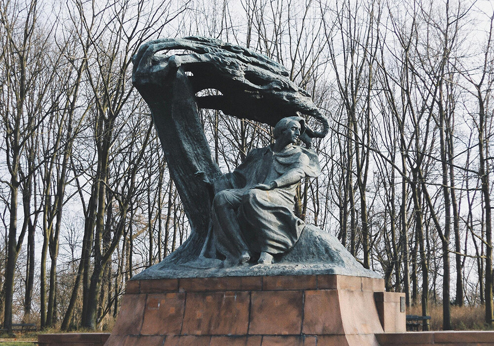  The Fryderyk Chopin Monument in the Royal Łazienki Park in Warsaw
