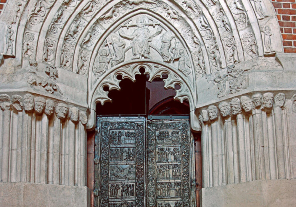 The Gniezno Doors , Gniezno