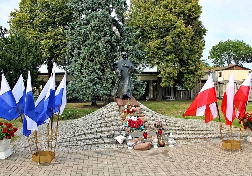 The Maximilian Kolbe Monument in Niepokalanów. Foto: Fczarnowski