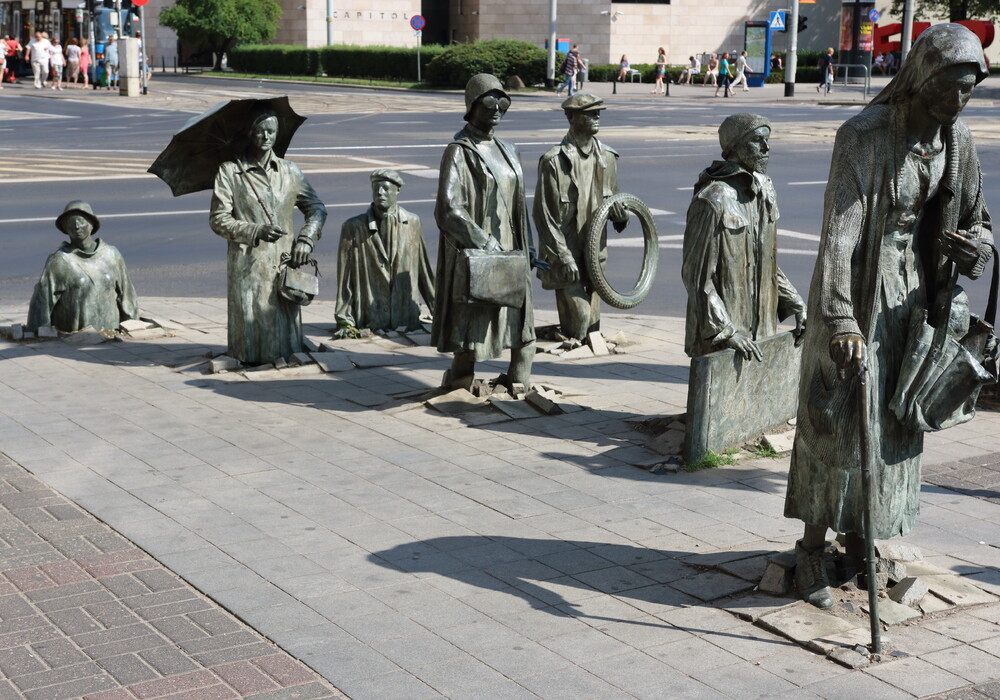The Monument to the Anonymous Passer-by , Wrocław